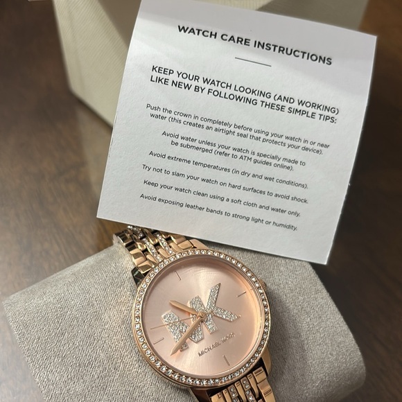 Michael Kors Rose Gold Watch - Picture 4 of 11